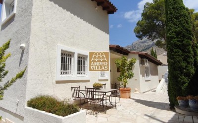 Villa exclusive, offrant privacité et cadre naturel.